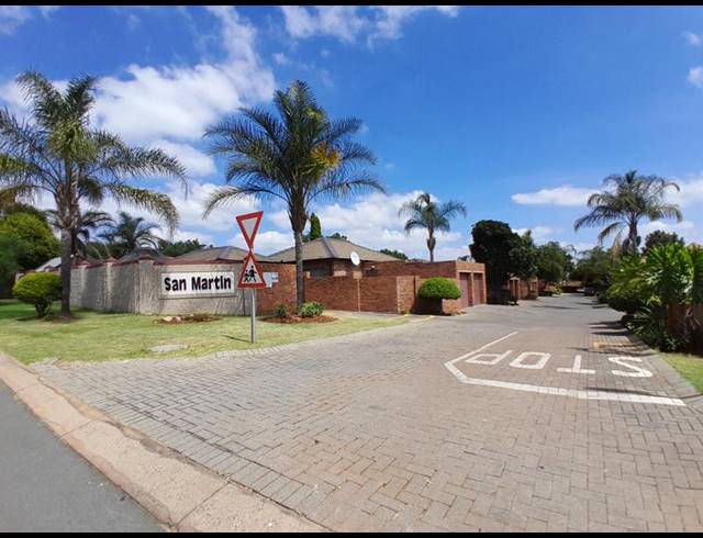 2 BEDROOM APARTMENT FOR SALE IN HEUWELSIG ESTATE